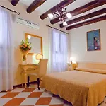 Hotel Henry