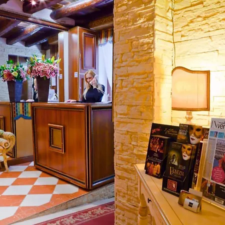 Hotel Henry 2*