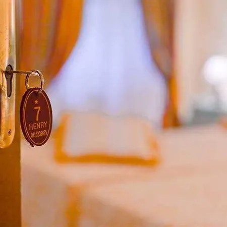 Henry Hotel 2*