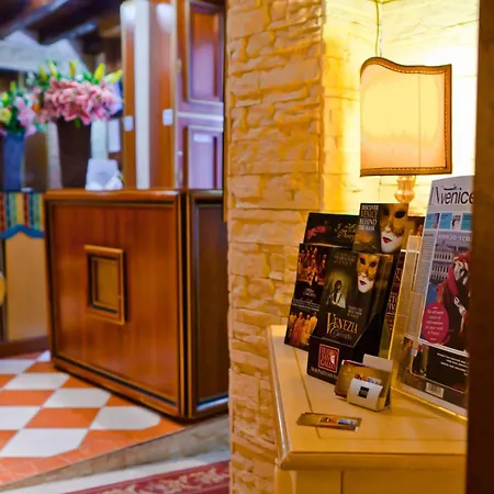 Henry Hotel 2*